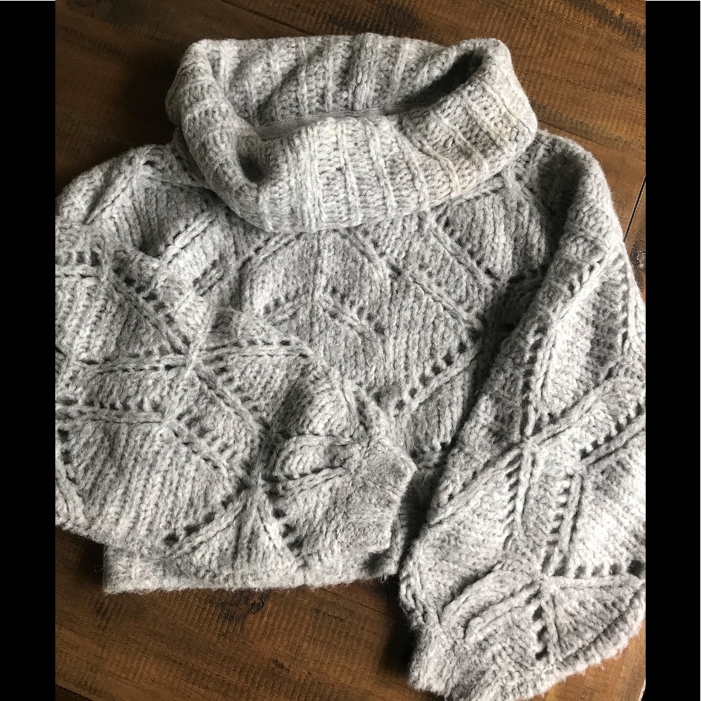 •FREE PEOPLE• cropped puff sleeve sweater